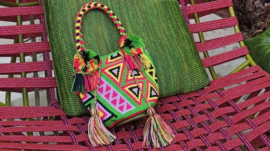 Borsa artigianale Mochila Milano colorata in cotone intrecciata a mano da artigiane Wayuu