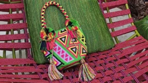 Borsa artigianale Mochila Milano colorata in cotone intrecciata a mano da artigiane Wayuu